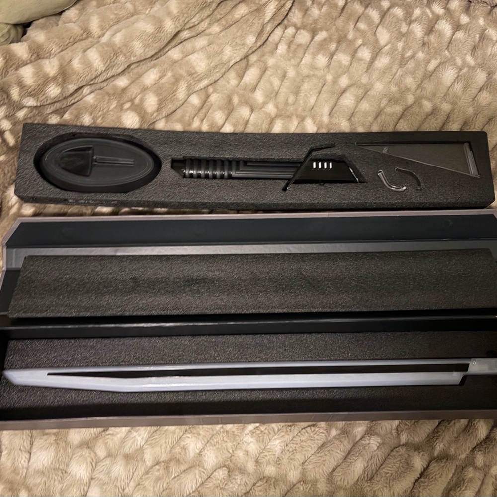 Star Wars Dark Saber (like new, slight damage to original box)